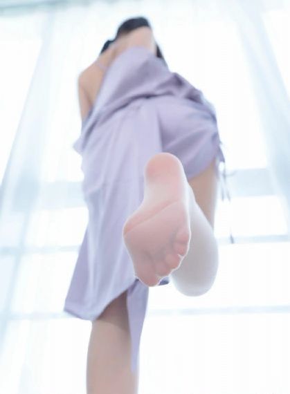 美女扒开尿口让男人捅爽