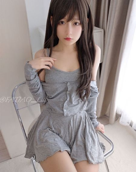 迷人的保姆高清