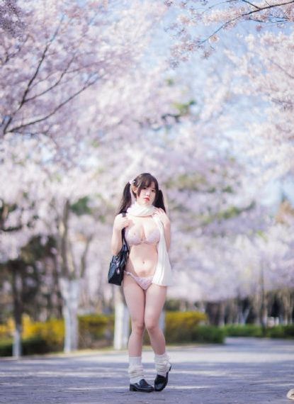 裙子下面是野兽动漫